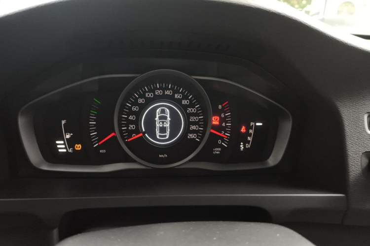 Used Volvo S60 2015 S60L 2.0T Zhiyuan Edition Instrument Cluster