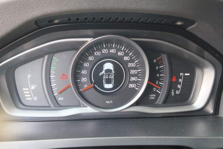 Used Volvo S60 2015 S60L 2.0T Zhiyuan Edition Instrument Cluster