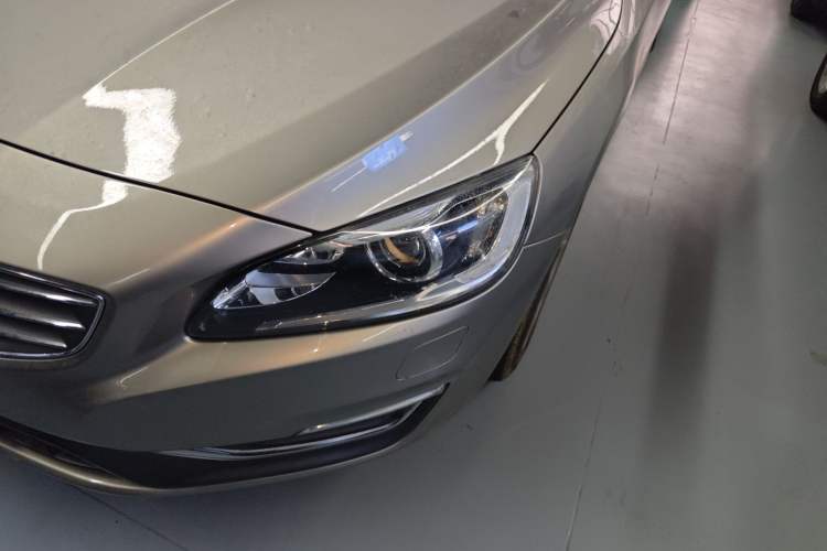 Used Volvo S60 2015 S60L 2.0T Zhiyuan Edition Left Front Headlight