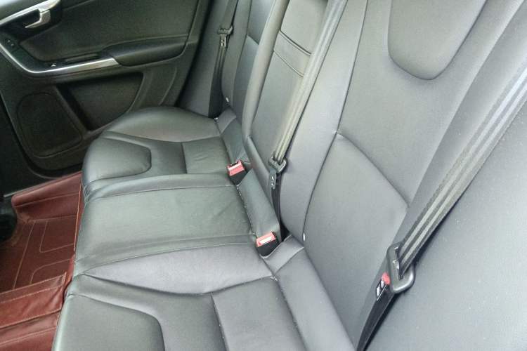 Used Volvo S60 2015 S60L 2.0T Zhiyuan Edition Left Rear Seat
