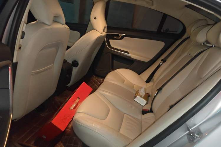 Used Volvo S60 2015 S60L 2.0T Zhiyuan Edition Left Rear Seat