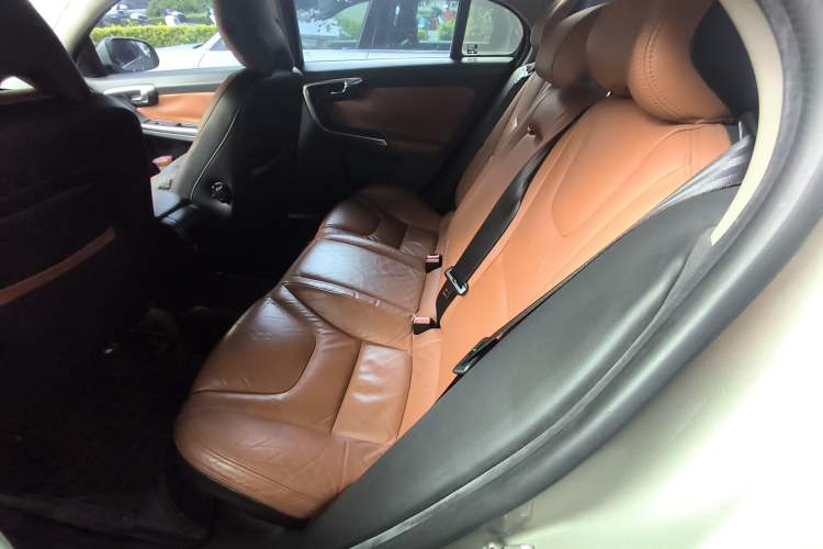 Used Volvo S60 2015 S60L 2.0T Zhiyuan Edition Left Rear Seat