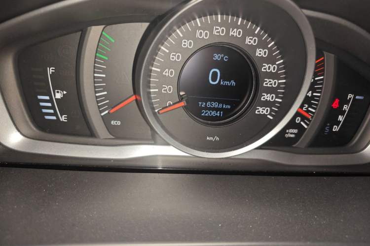 Used Volvo S60 2015 S60L 2.0T Smart Drive Edition Odometer Close Up