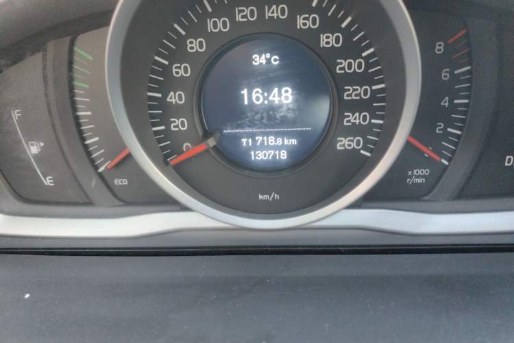 Used Volvo S60 2015 S60L 2.0T Smart Drive Edition Odometer Close Up