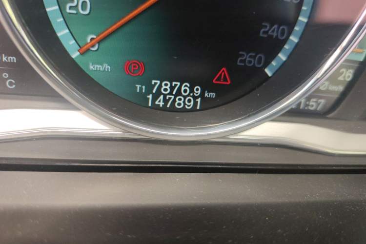 Used Volvo S60 2015 S60L T5 Intelligent Drive Edition Odometer Close Up