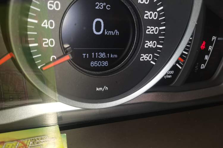 Used Volvo S60 2015 S60L 2.0T Zhiyuan Edition Odometer Close Up