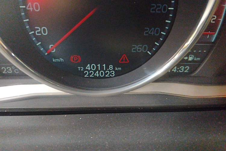 Used Volvo S60 2015 S60L T5 Intelligent Drive Edition Odometer Close Up