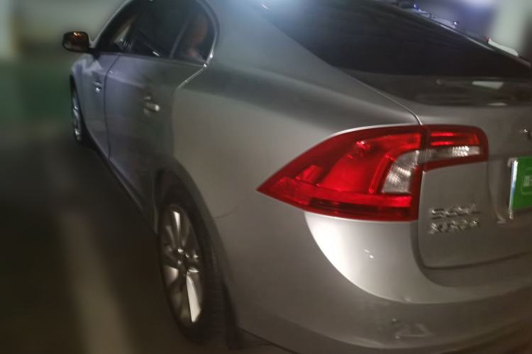Used Volvo S60 2015 S60L 2.0T Zhiyuan Edition Rear Left 45 Deg
