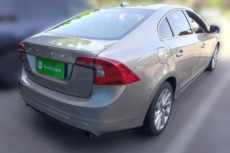 Used Volvo S60 2015 S60L 2.0T Zhiyuan Edition Rear Right 45 Deg