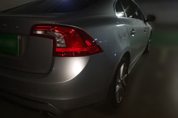 Used Volvo S60 2015 S60L 2.0T Zhiyuan Edition Rear Right 45 Deg