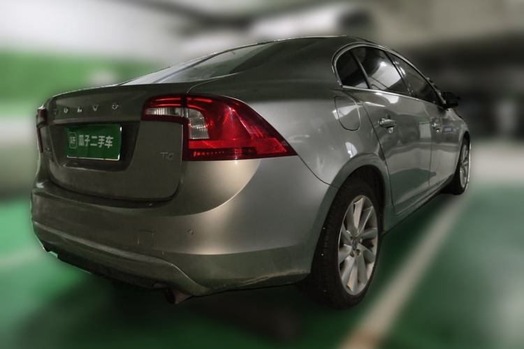 Used Volvo S60 2015 S60L 2.0T Zhiyuan Edition Rear Right 45 Deg
