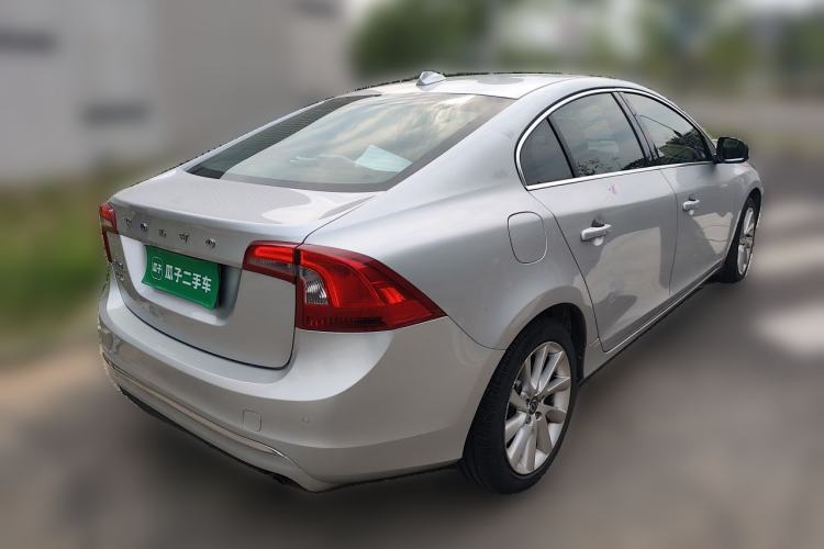 Used Volvo S60 2015 S60L 2.0T Zhiyuan Edition Rear Right 45 Deg