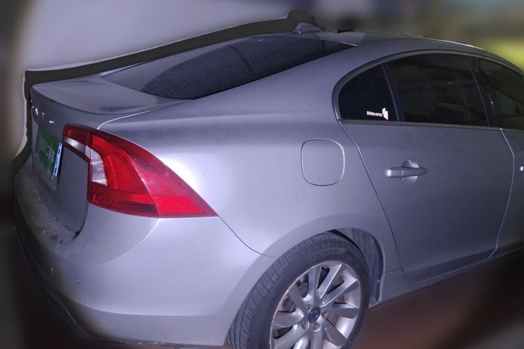 Used Volvo S60 2015 S60L 2.0T Zhiyuan Edition Rear Right 45 Deg