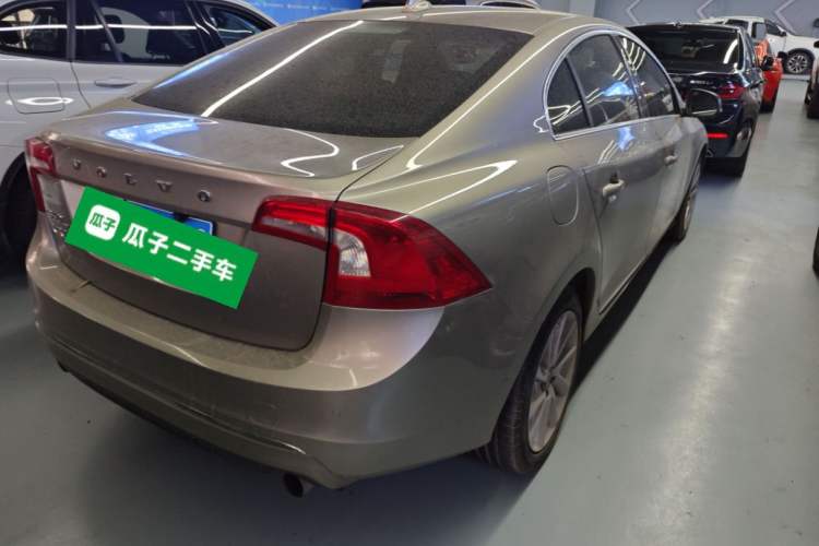Used Volvo S60 2015 S60L 2.0T Zhiyuan Edition Rear Right 45 Deg