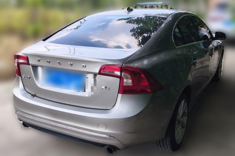 Used Volvo S60 2015 S60L 2.0T Zhiyuan Edition Rear Right 45 Deg