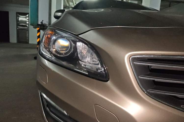 Used Volvo S60 2015 S60L T5 Intelligent Drive Edition Right Front Headlight