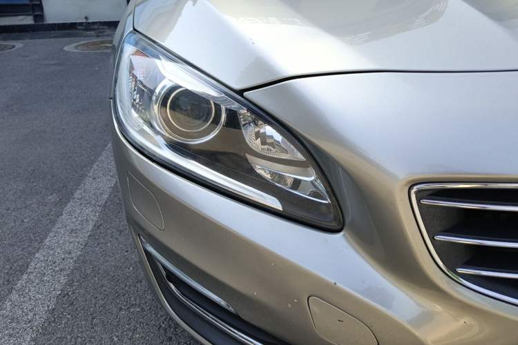 Used Volvo S60 2015 S60L 2.0T Zhiyuan Edition Right Front Headlight