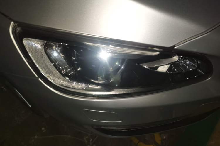 Used Volvo S60 2015 S60L 2.0T Zhiyuan Edition Right Front Headlight