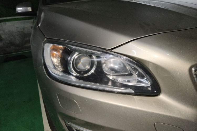 Used Volvo S60 2015 S60L 2.0T Zhiyuan Edition Right Front Headlight