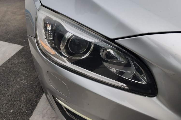 Used Volvo S60 2015 S60L 2.0T Zhiyuan Edition Right Front Headlight