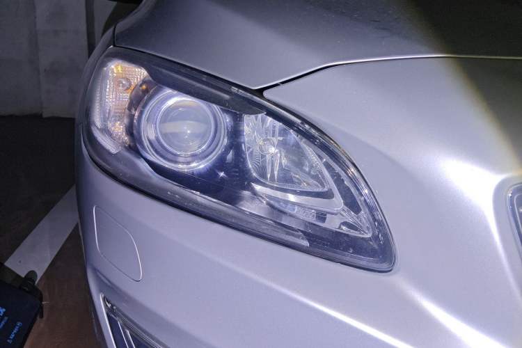 Used Volvo S60 2015 S60L 2.0T Zhiyuan Edition Right Front Headlight