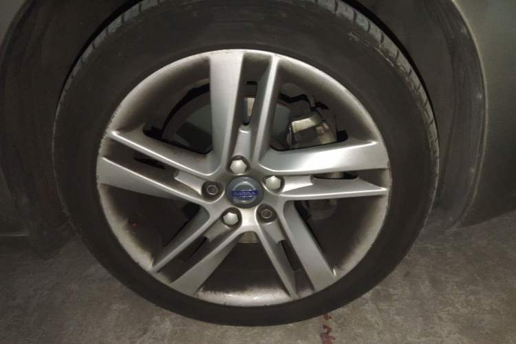 Used Volvo S60 2015 S60L T5 Intelligent Drive Edition Right Front Wheel Hub