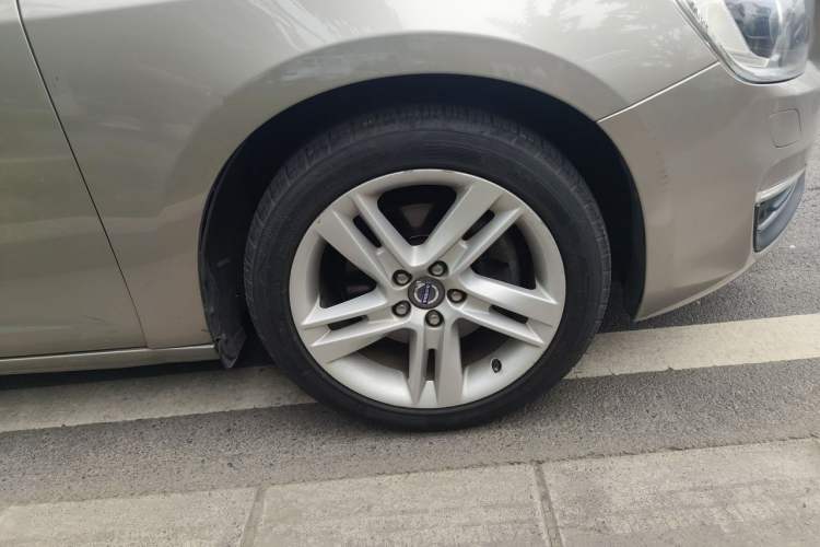 Used Volvo S60 2015 S60L T5 Intelligent Drive Edition Right Front Wheel Hub