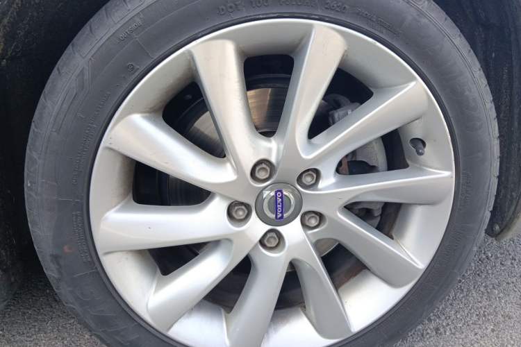 Used Volvo S60 2015 S60L 2.0T Zhiyuan Edition Right Front Wheel Hub