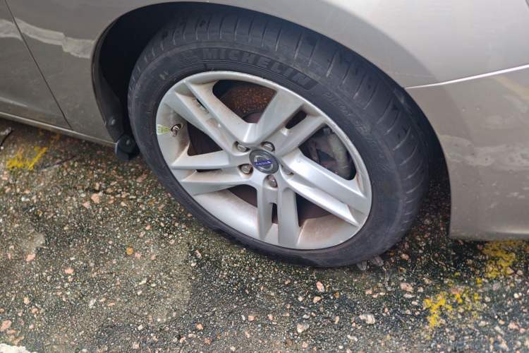 Used Volvo S60 2015 S60L T5 Intelligent Drive Edition Right Front Wheel Hub