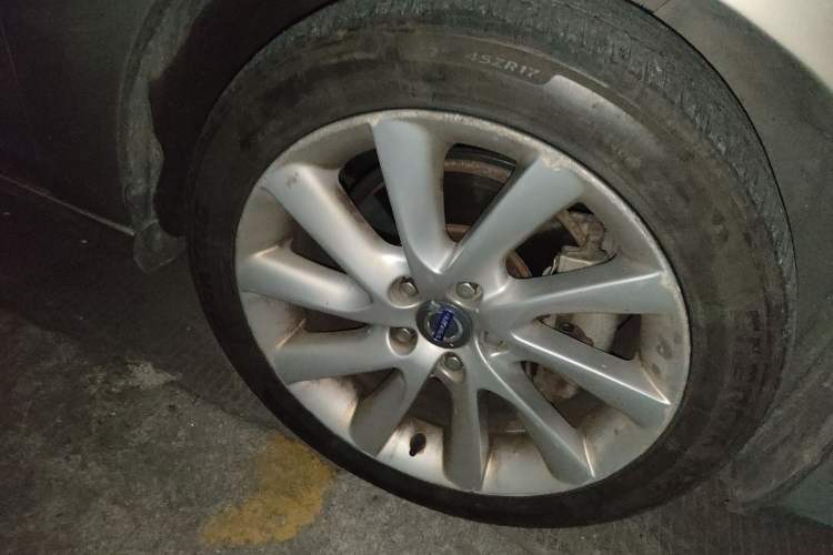 Used Volvo S60 2015 S60L 2.0T Zhiyuan Edition Right Front Wheel Hub