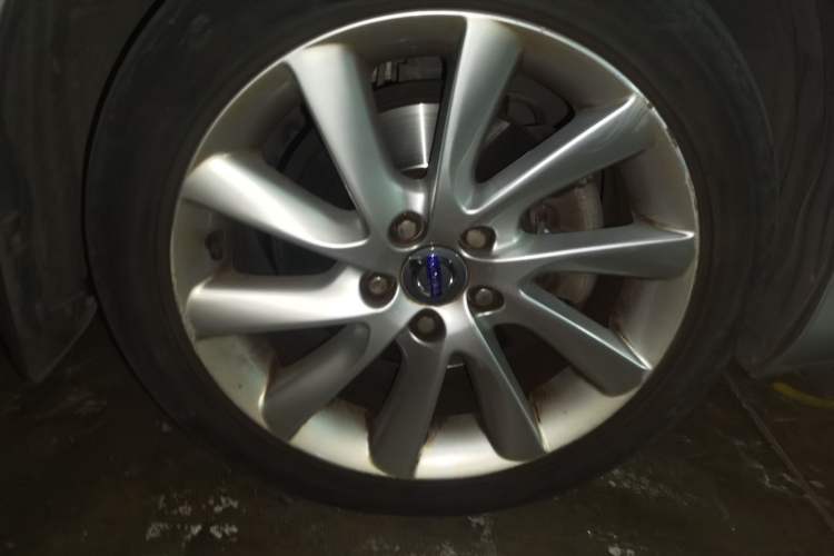 Used Volvo S60 2015 S60L 2.0T Zhiyuan Edition Right Front Wheel Hub