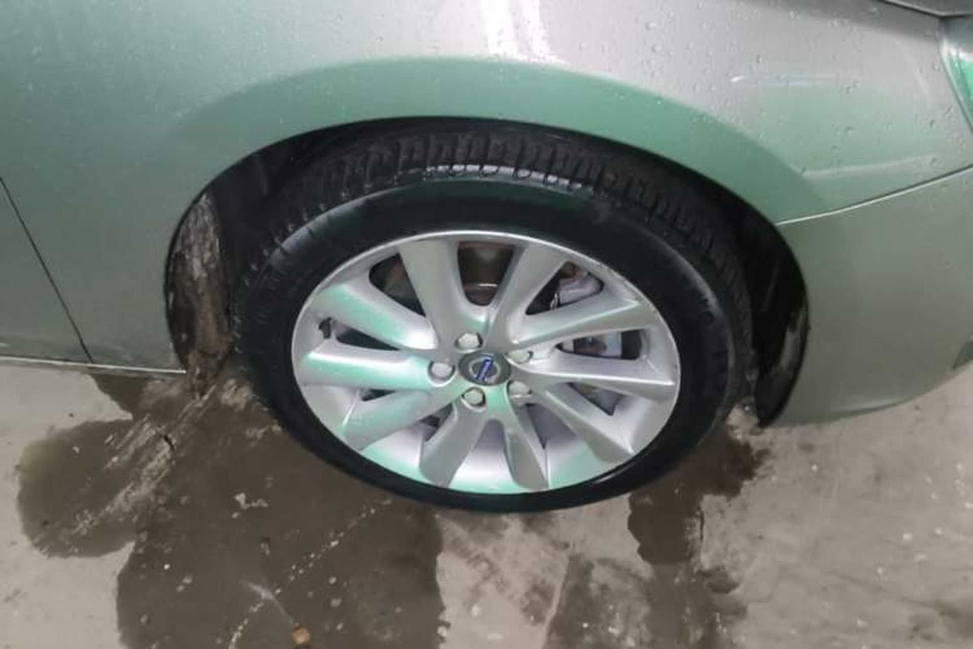 Used Volvo S60 2015 S60L 2.0T Zhiyuan Edition Right Front Wheel Hub