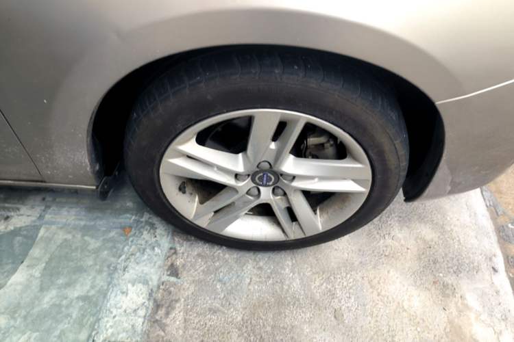 Used Volvo S60 2015 S60L T5 Intelligent Drive Edition Right Front Wheel Hub