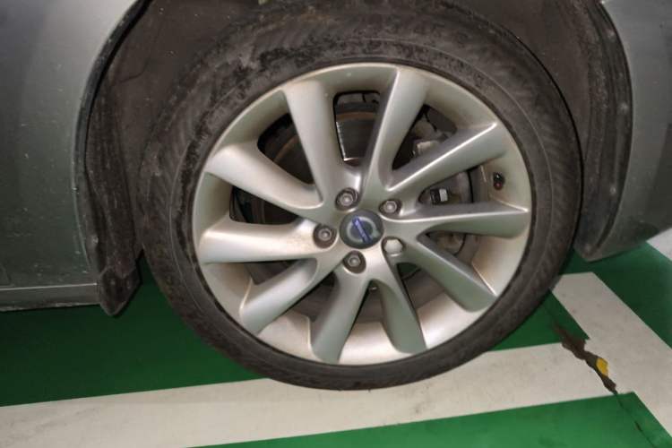 Used Volvo S60 2015 S60L 2.0T Zhiyuan Edition Right Front Wheel Hub