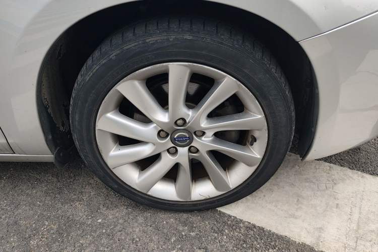 Used Volvo S60 2015 S60L 2.0T Zhiyuan Edition Right Front Wheel Hub