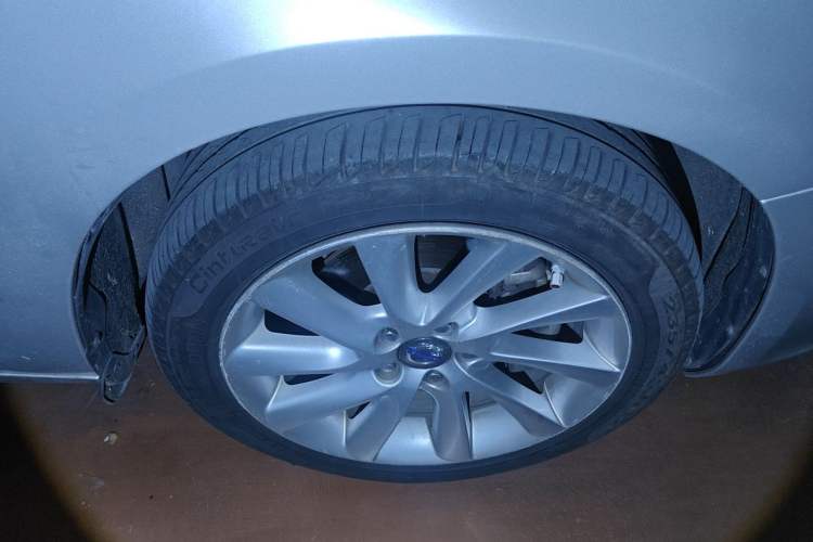 Used Volvo S60 2015 S60L 2.0T Zhiyuan Edition Right Front Wheel Hub