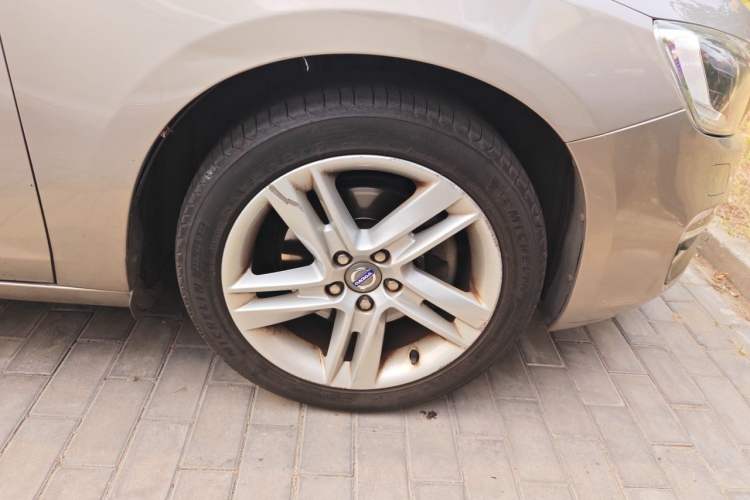 Used Volvo S60 2015 S60L T5 Intelligent Drive Edition Right Front Wheel Hub