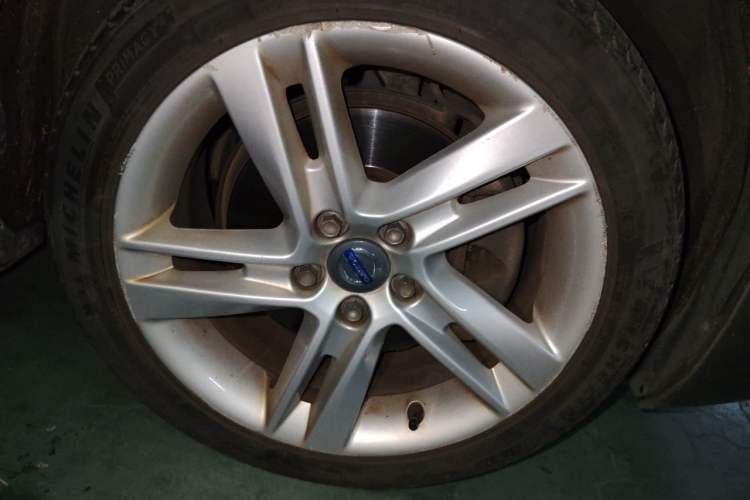 Used Volvo S60 2015 S60L T5 Intelligent Drive Edition Right Front Wheel Hub