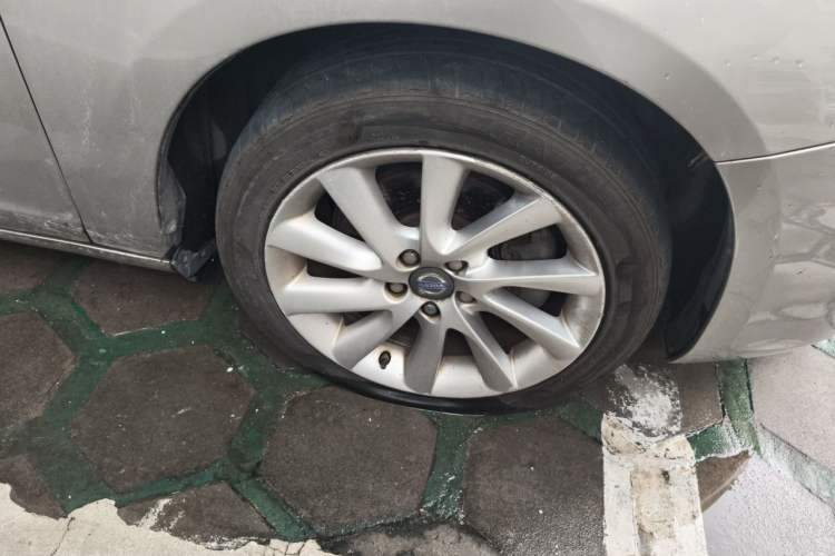 Used Volvo S60 2015 S60L 2.0T Zhiyuan Edition Right Front Wheel Hub