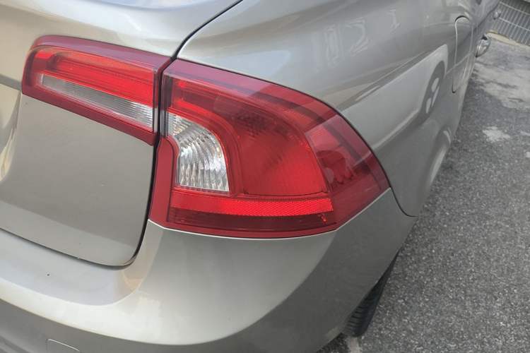 Used Volvo S60 2015 S60L 2.0T Smart Drive Edition Right Rear Taillight