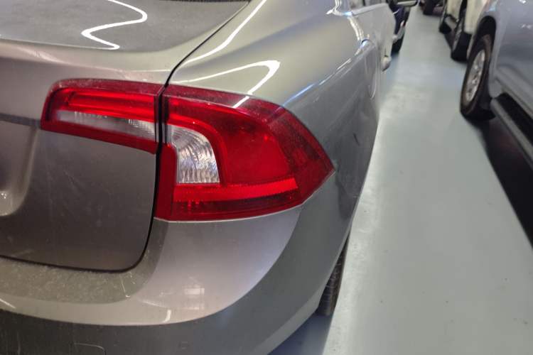 Used Volvo S60 2015 S60L 2.0T Zhiyuan Edition Right Rear Taillight