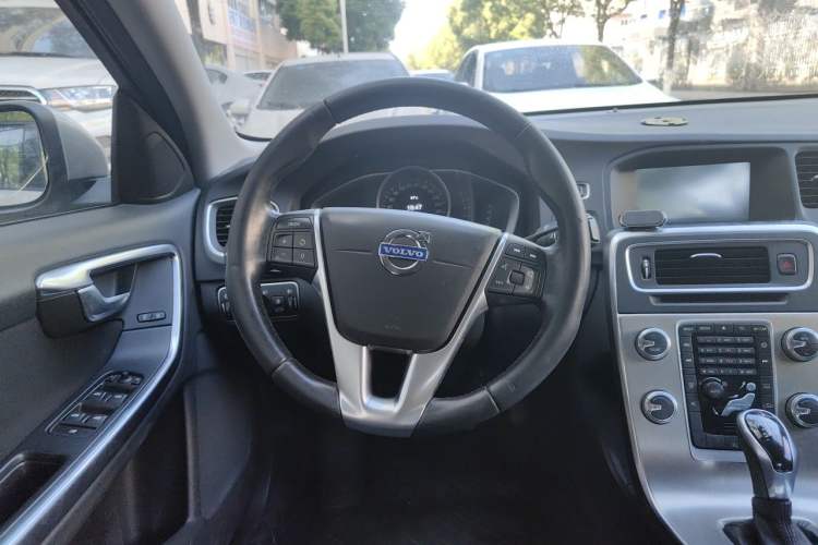 Used Volvo S60 2015 S60L 2.0T Smart Drive Edition Steering Wheel