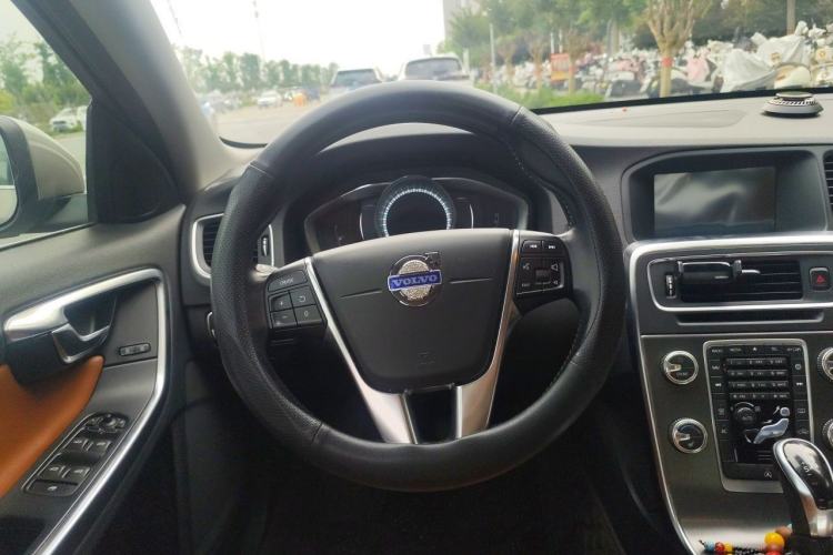Used Volvo S60 2015 S60L T5 Intelligent Drive Edition Steering Wheel