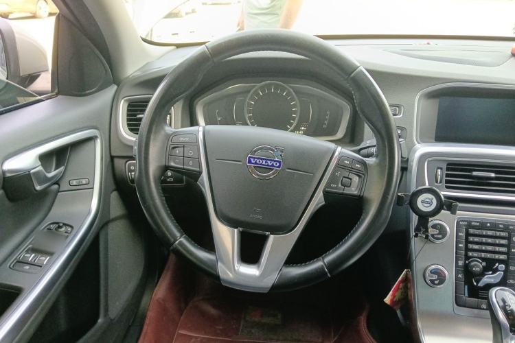 Used Volvo S60 2015 S60L 2.0T Zhiyuan Edition Steering Wheel