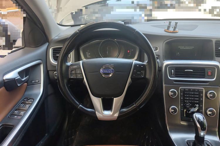 Used Volvo S60 2015 S60L T5 Intelligent Drive Edition Steering Wheel