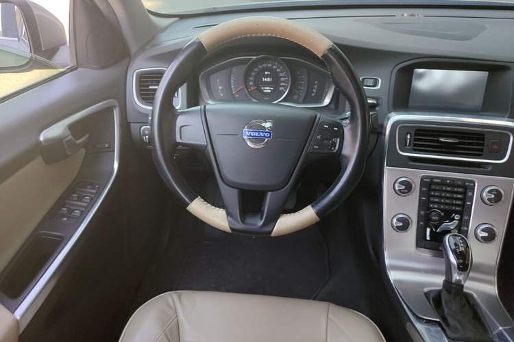 Used Volvo S60 2015 S60L 2.0T Smart Drive Edition Steering Wheel