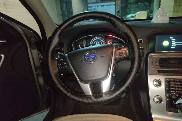 Used Volvo S60 2015 S60L 2.0T Zhiyuan Edition Steering Wheel