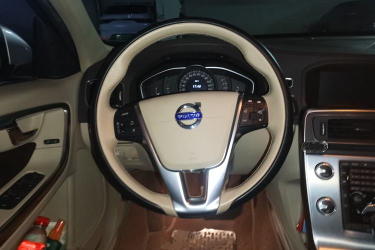 Used Volvo S60 2015 S60L 2.0T Zhiyuan Edition Steering Wheel