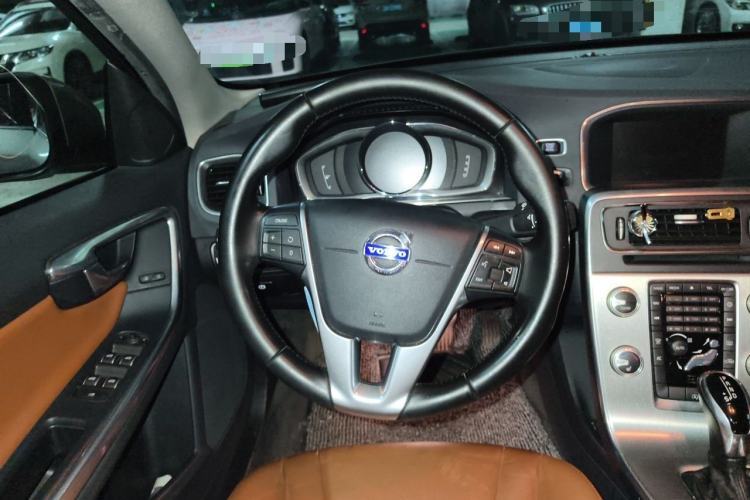 Used Volvo S60 2015 S60L 2.0T Zhiyuan Edition Steering Wheel