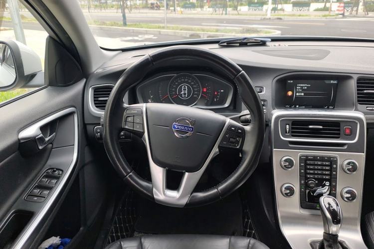 Used Volvo S60 2015 S60L 2.0T Zhiyuan Edition Steering Wheel